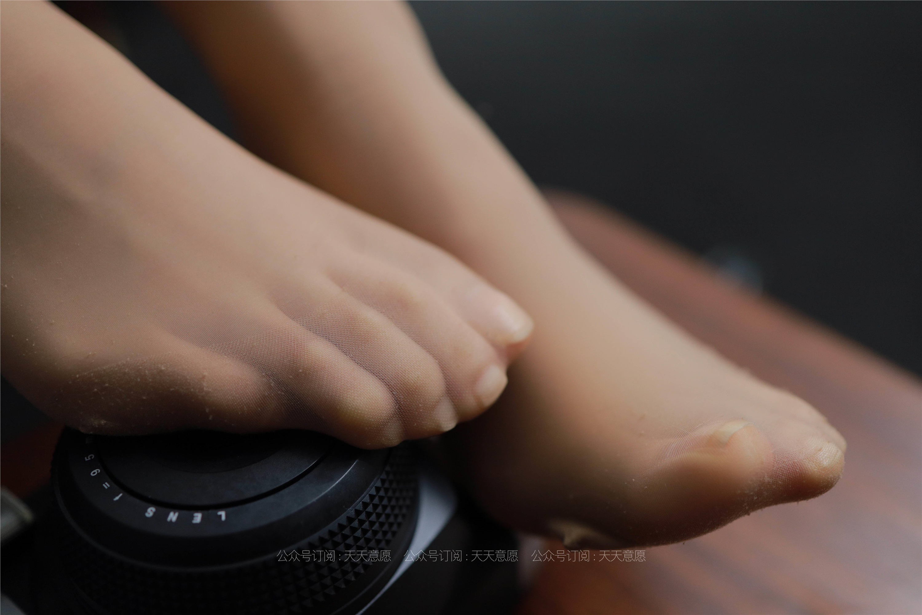 IESS异思趣向 - 模特：肉肉《大长腿超短裙》